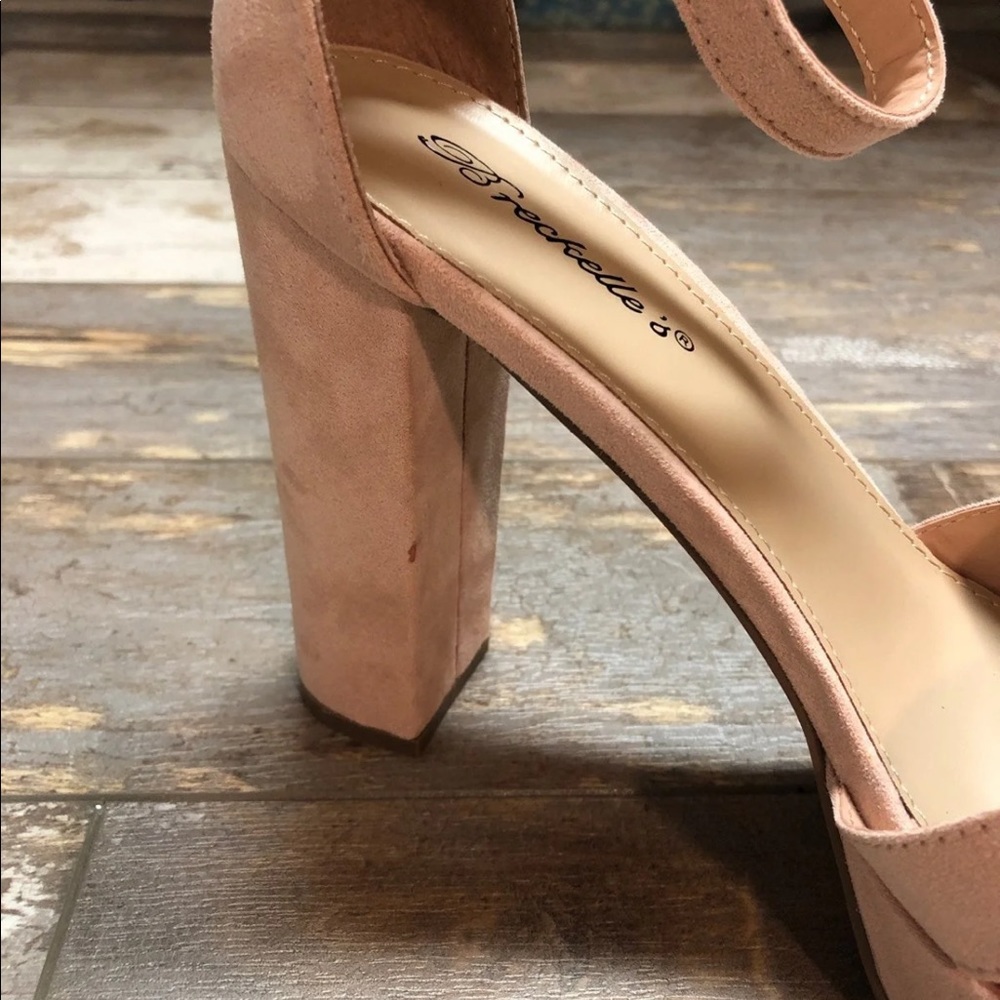 Heels - Picture 5 of 5